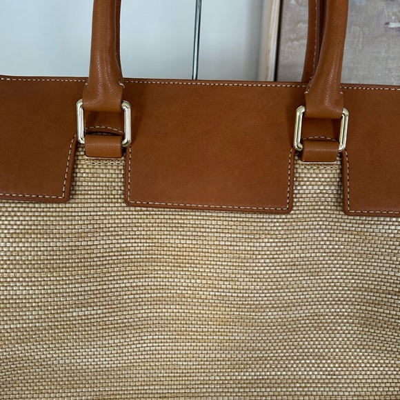 J. McLaughlin McKenna Handbag with shoulder Strap - Picture 3 of 8